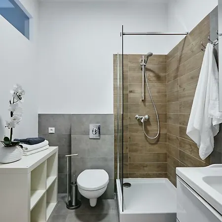 Niebieski Apartament De Lux Dla 4 Osob Chorzow Katowice Exterior photo